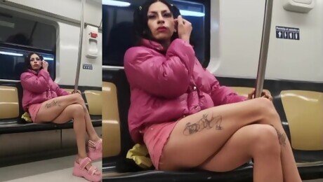 Beauty tranny on de subway