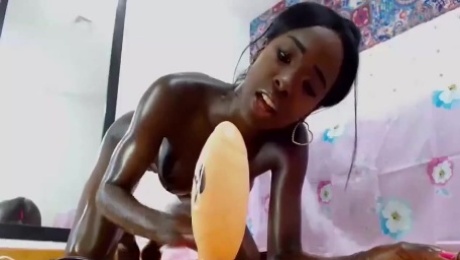 Black hottie and her huge dildo